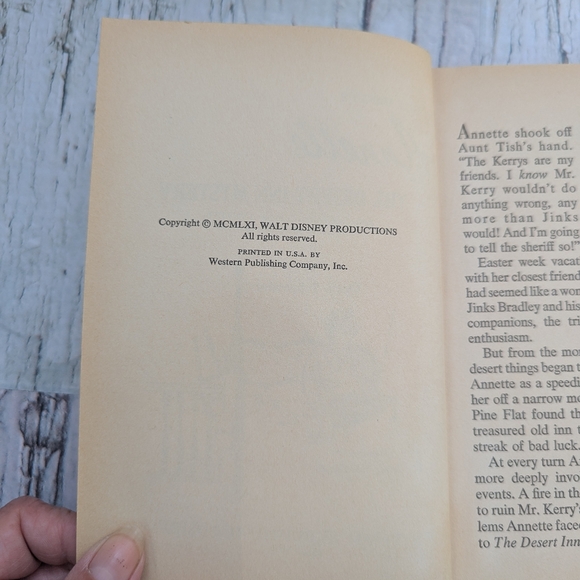 Vintage 1961 Walt Disney's Annette Hardcover Book The Desert Inn Mystery - Picture 11 of 14